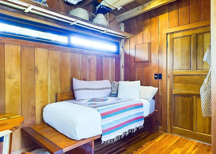 Casa Cadejo- Incredible Surf House In Сasa de vacaciones